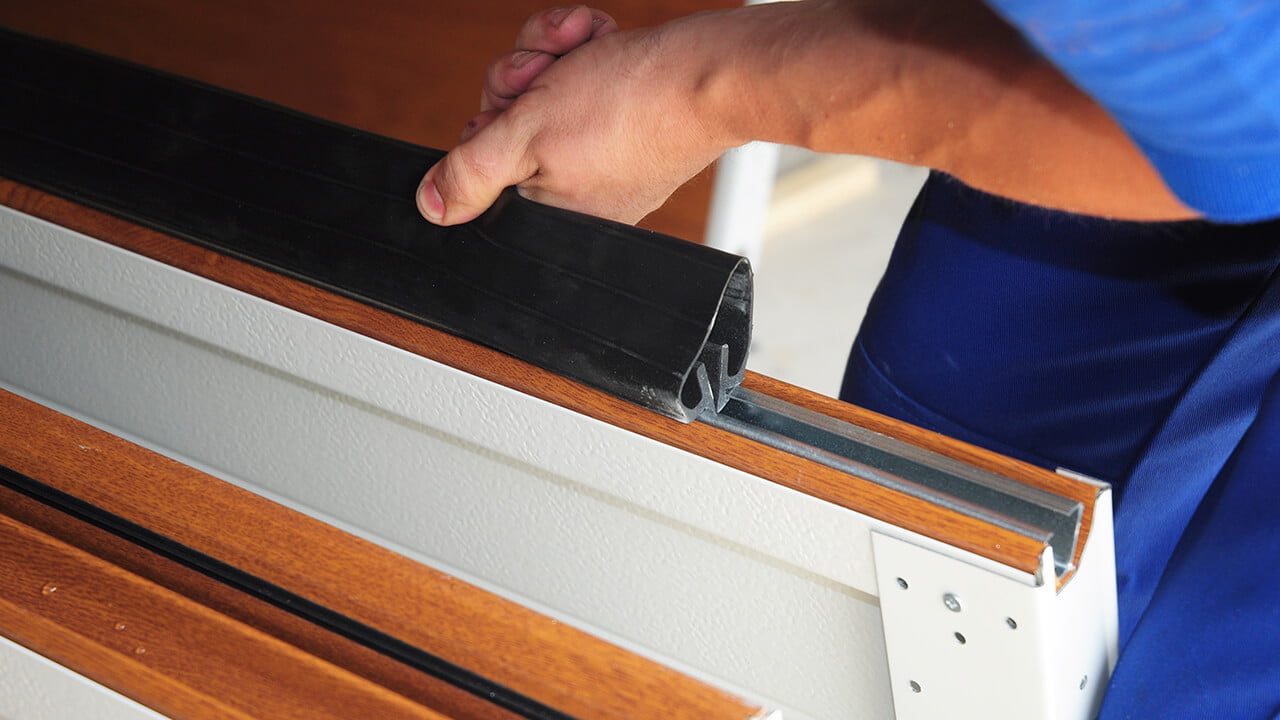 Garage Door Repair Service Costs in Galt, Cambridge